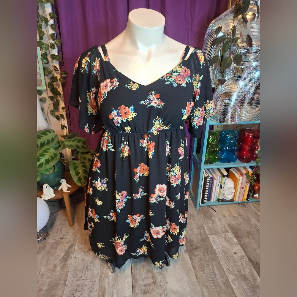 Torrid Size 1 Floral Cold Shoulder Mesh Dress